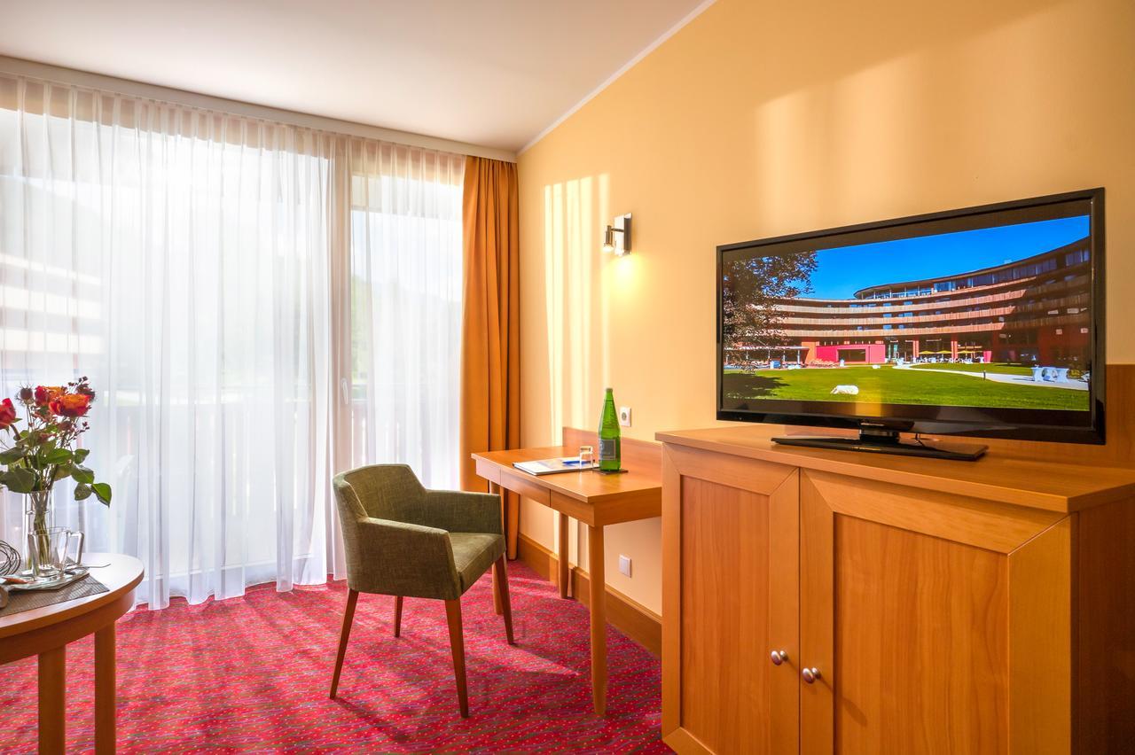 Vivea Gesundheitshotel Bad Goisern Бад Гойзерн Екстериор снимка